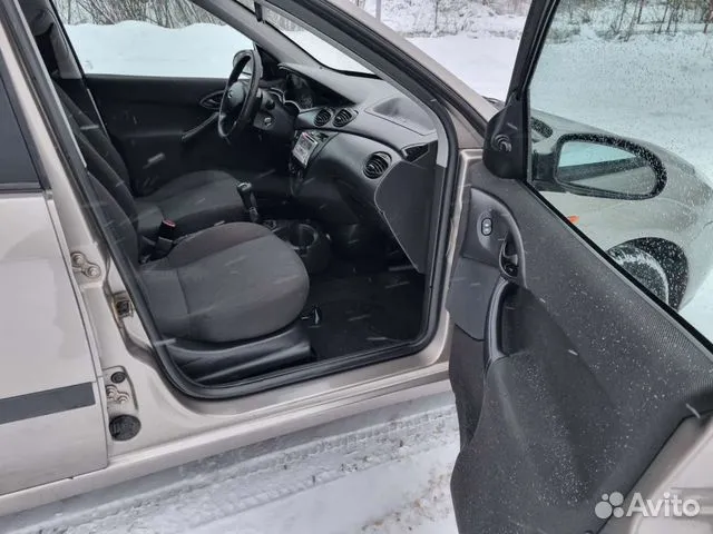 Ford-Focus-2000