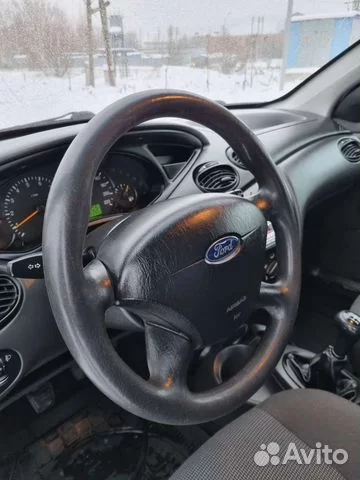 Ford-Focus-2000