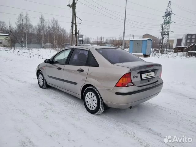 Ford-Focus-2000