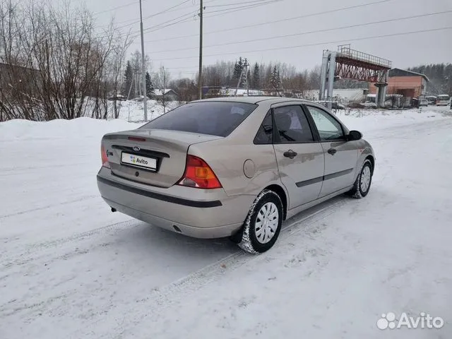 Ford-Focus-2000