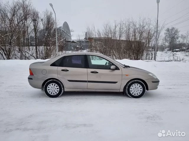 Ford-Focus-2000