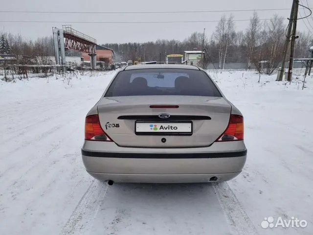 Ford-Focus-2000