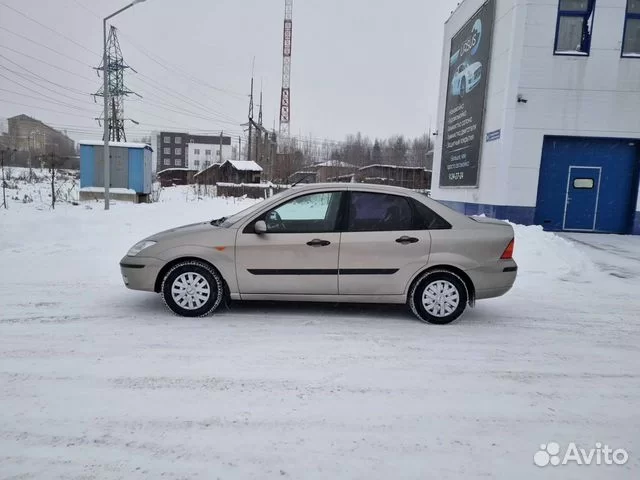 Ford-Focus-2000